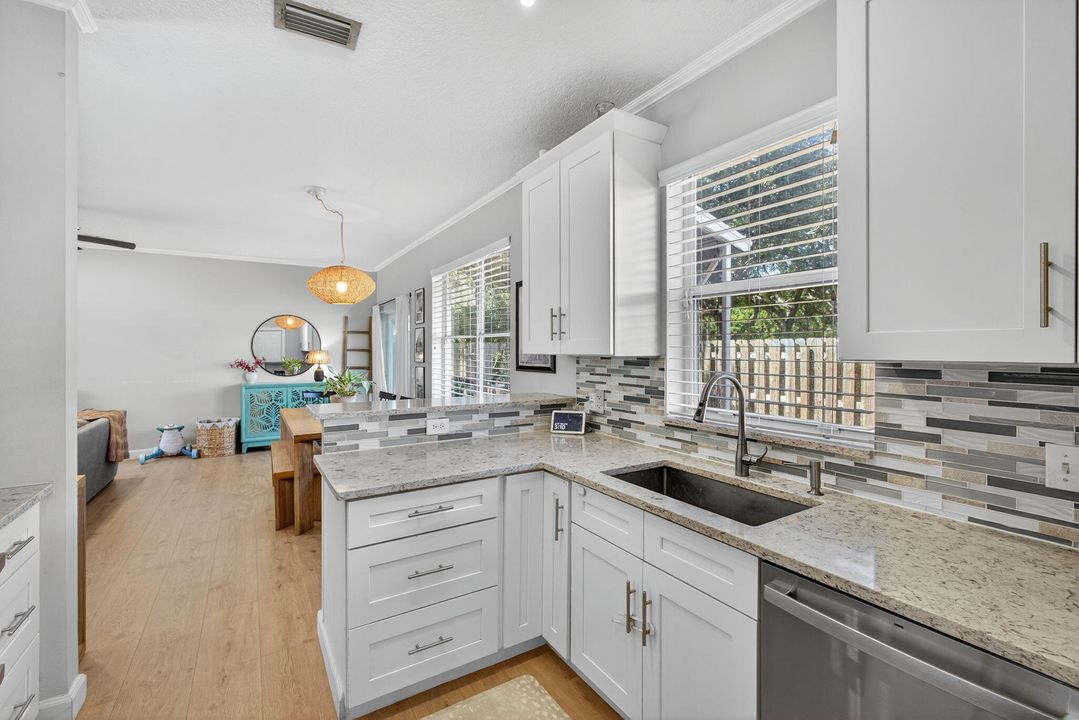 Activo con contrato: $449,500 (3 camas, 2 baños, 1427 Pies cuadrados)