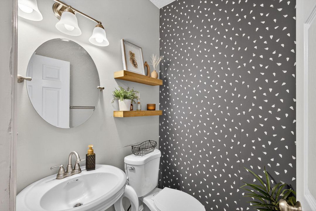 Activo con contrato: $449,500 (3 camas, 2 baños, 1427 Pies cuadrados)