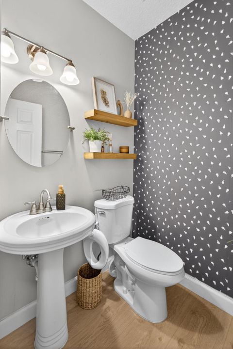 Activo con contrato: $449,500 (3 camas, 2 baños, 1427 Pies cuadrados)