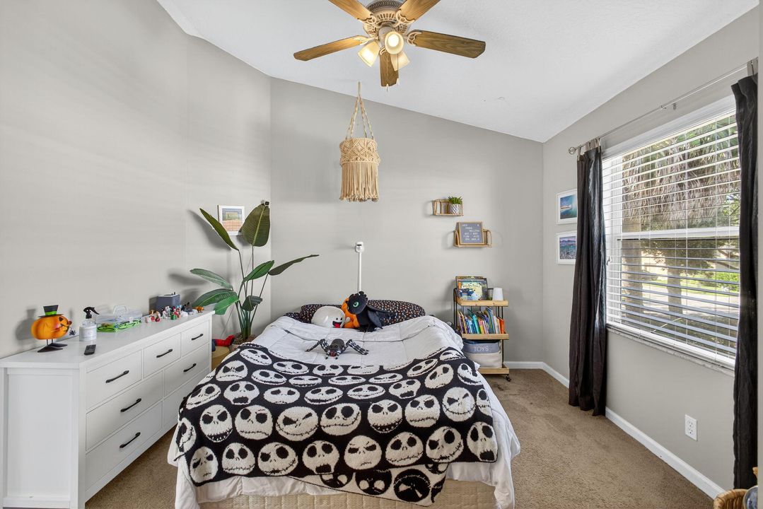 Activo con contrato: $449,500 (3 camas, 2 baños, 1427 Pies cuadrados)