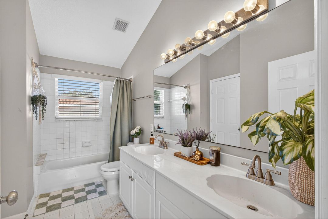 Activo con contrato: $449,500 (3 camas, 2 baños, 1427 Pies cuadrados)