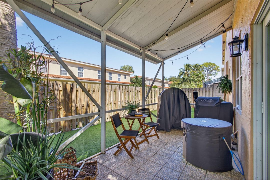 Activo con contrato: $449,500 (3 camas, 2 baños, 1427 Pies cuadrados)