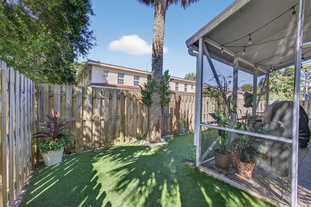 Activo con contrato: $449,500 (3 camas, 2 baños, 1427 Pies cuadrados)