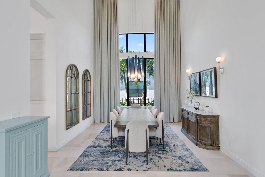 For Sale: $3,295,000 (5 beds, 5 baths, 4698 Square Feet)