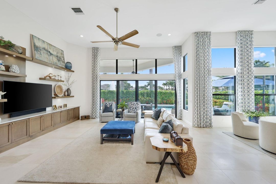 For Sale: $3,295,000 (5 beds, 5 baths, 4698 Square Feet)