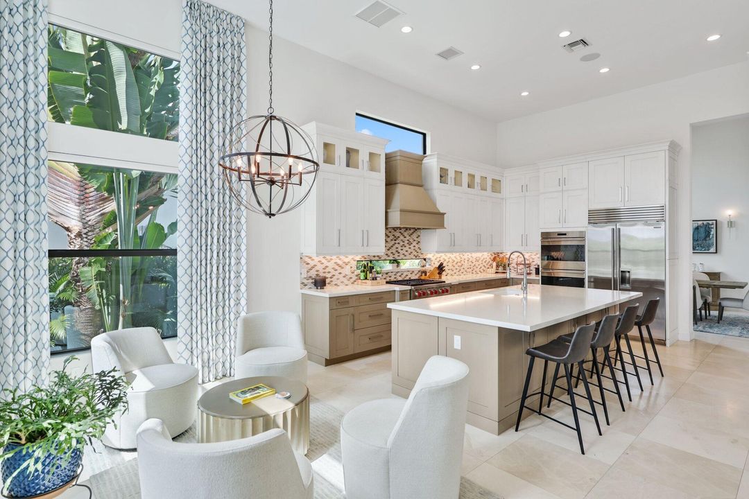 For Sale: $3,295,000 (5 beds, 5 baths, 4698 Square Feet)