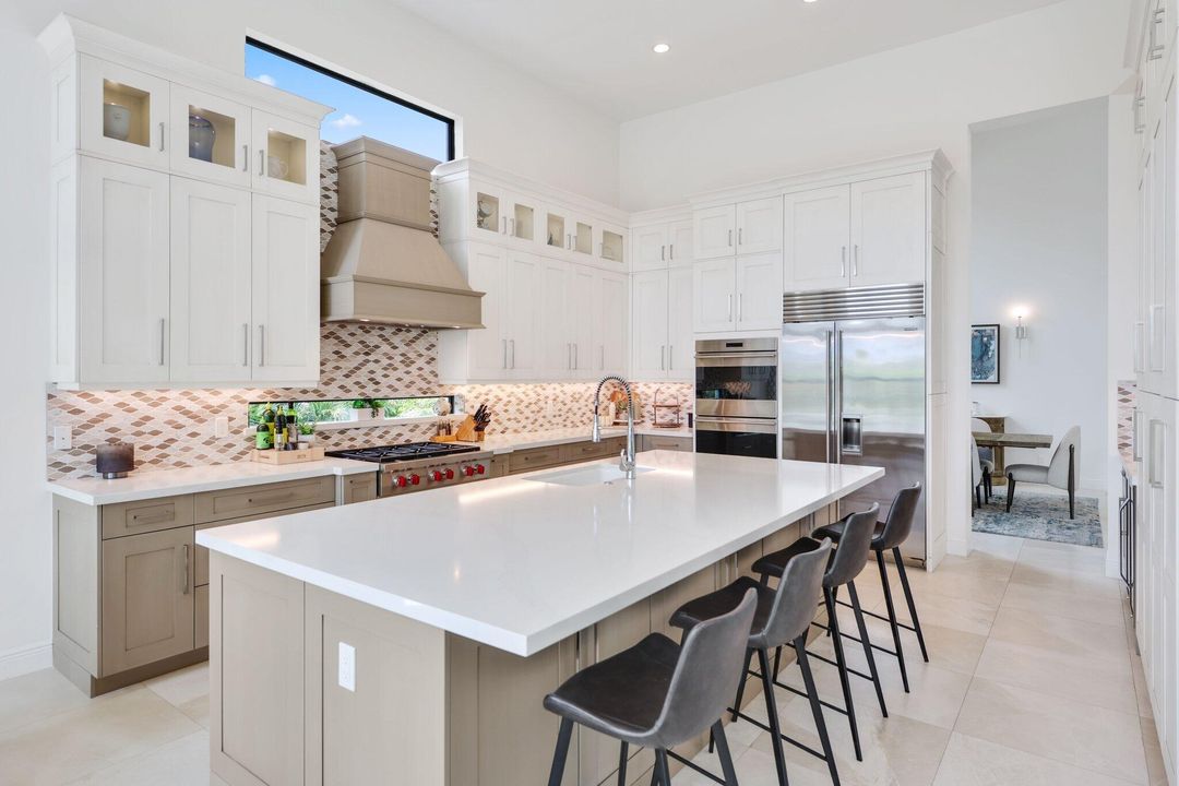 For Sale: $3,295,000 (5 beds, 5 baths, 4698 Square Feet)