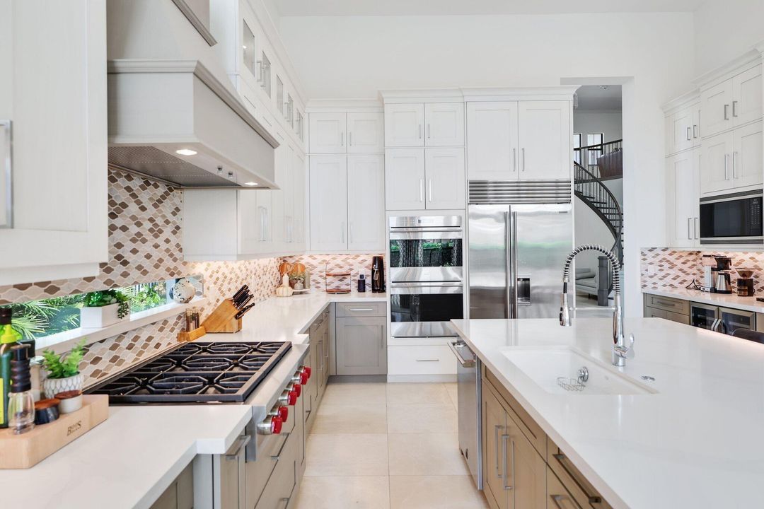 For Sale: $3,295,000 (5 beds, 5 baths, 4698 Square Feet)