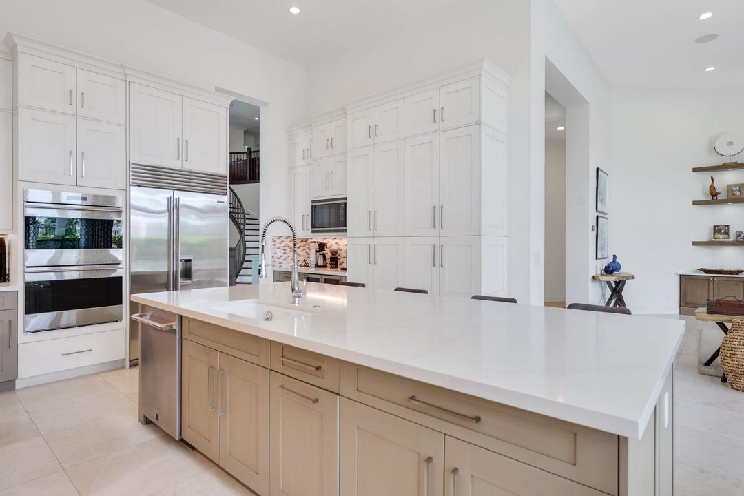 For Sale: $3,295,000 (5 beds, 5 baths, 4698 Square Feet)