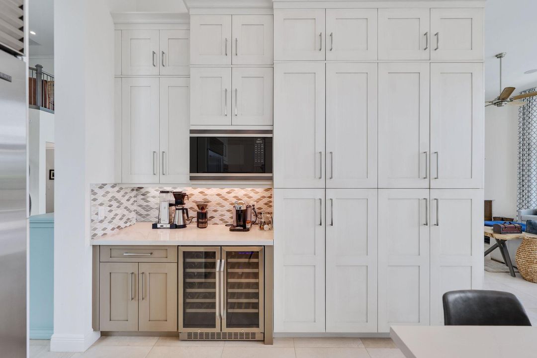 For Sale: $3,295,000 (5 beds, 5 baths, 4698 Square Feet)