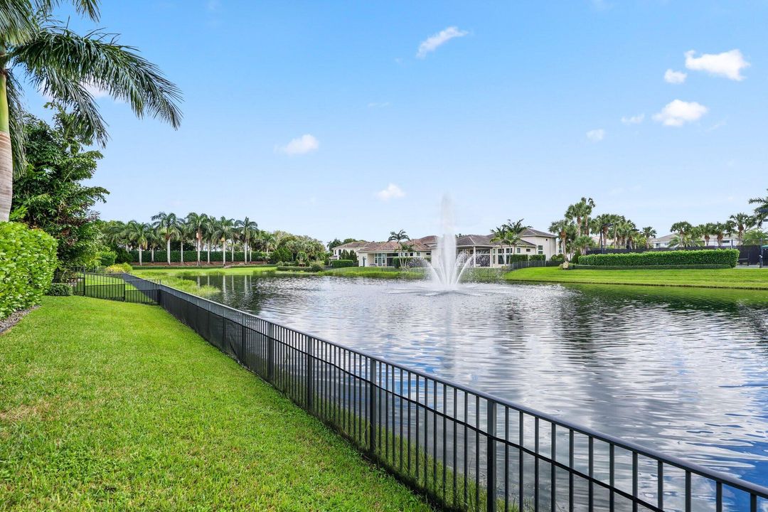 For Sale: $3,295,000 (5 beds, 5 baths, 4698 Square Feet)