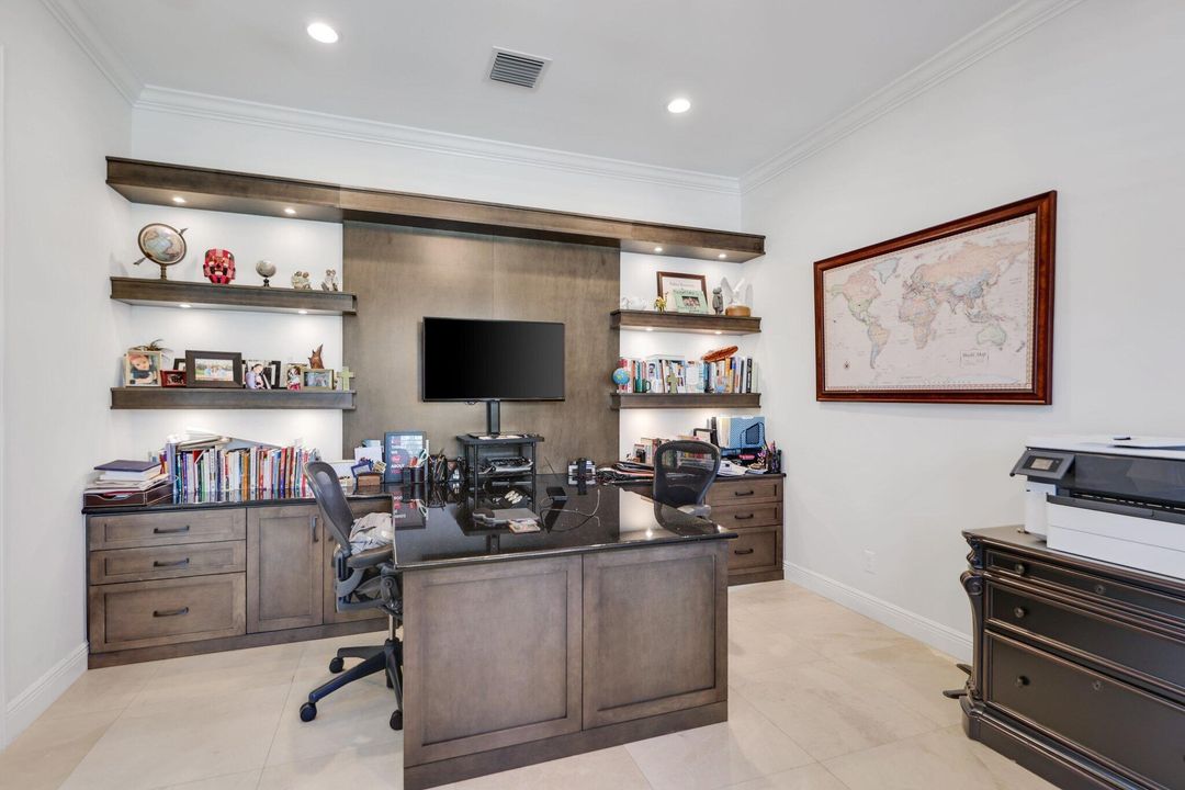 For Sale: $3,295,000 (5 beds, 5 baths, 4698 Square Feet)