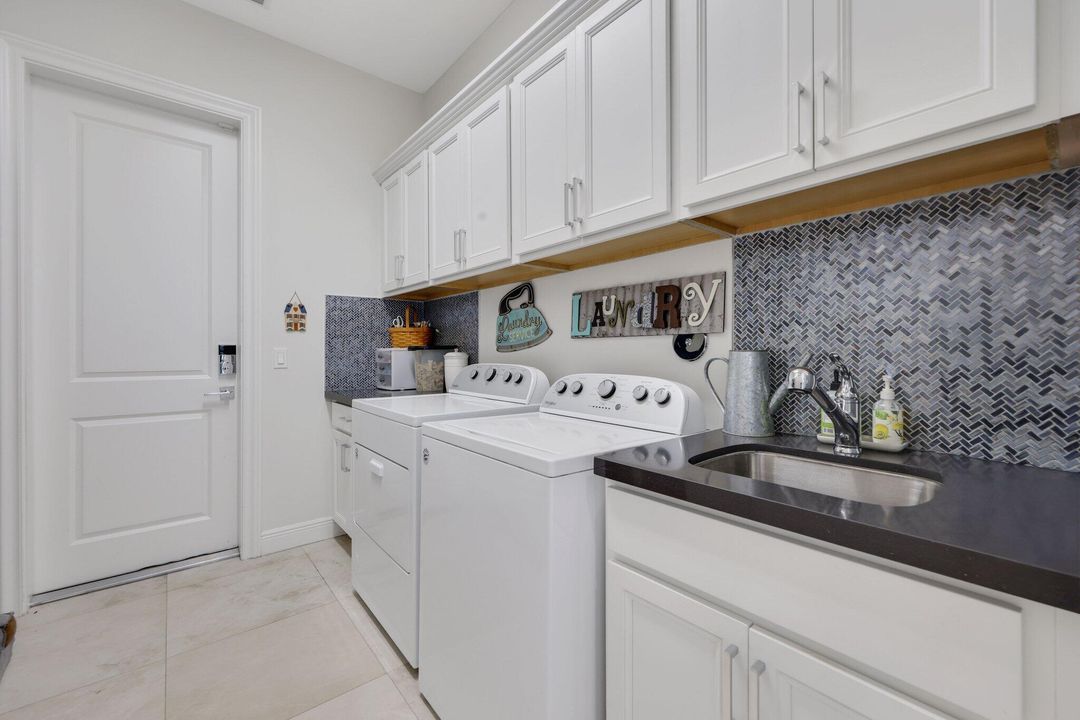 For Sale: $3,295,000 (5 beds, 5 baths, 4698 Square Feet)