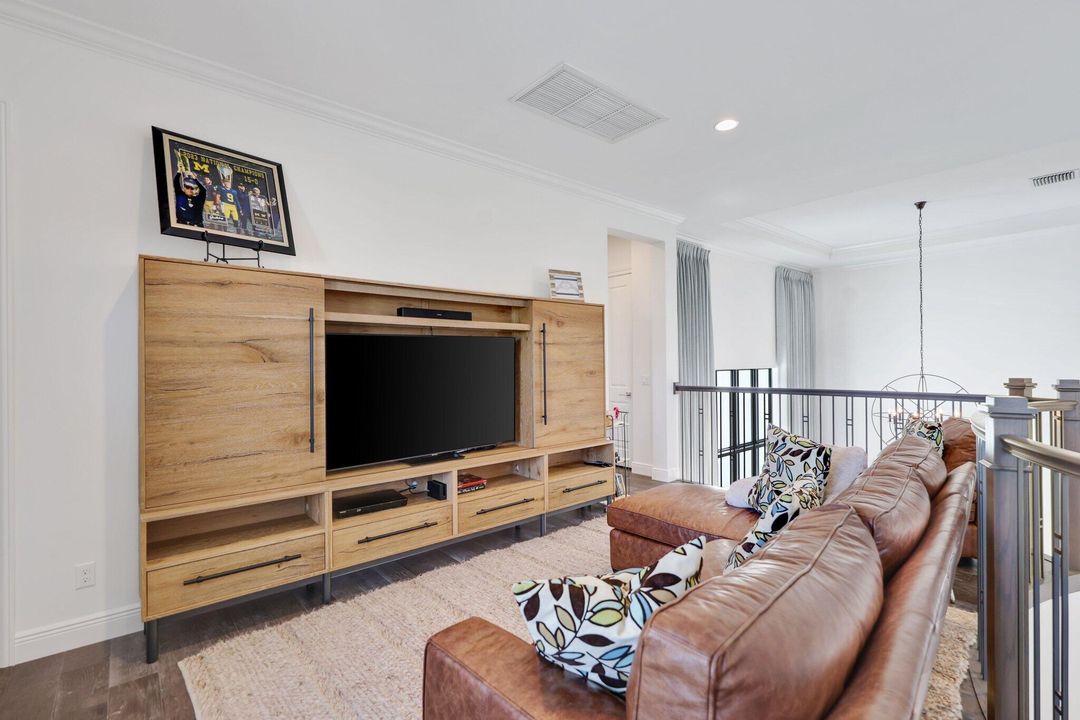 For Sale: $3,295,000 (5 beds, 5 baths, 4698 Square Feet)