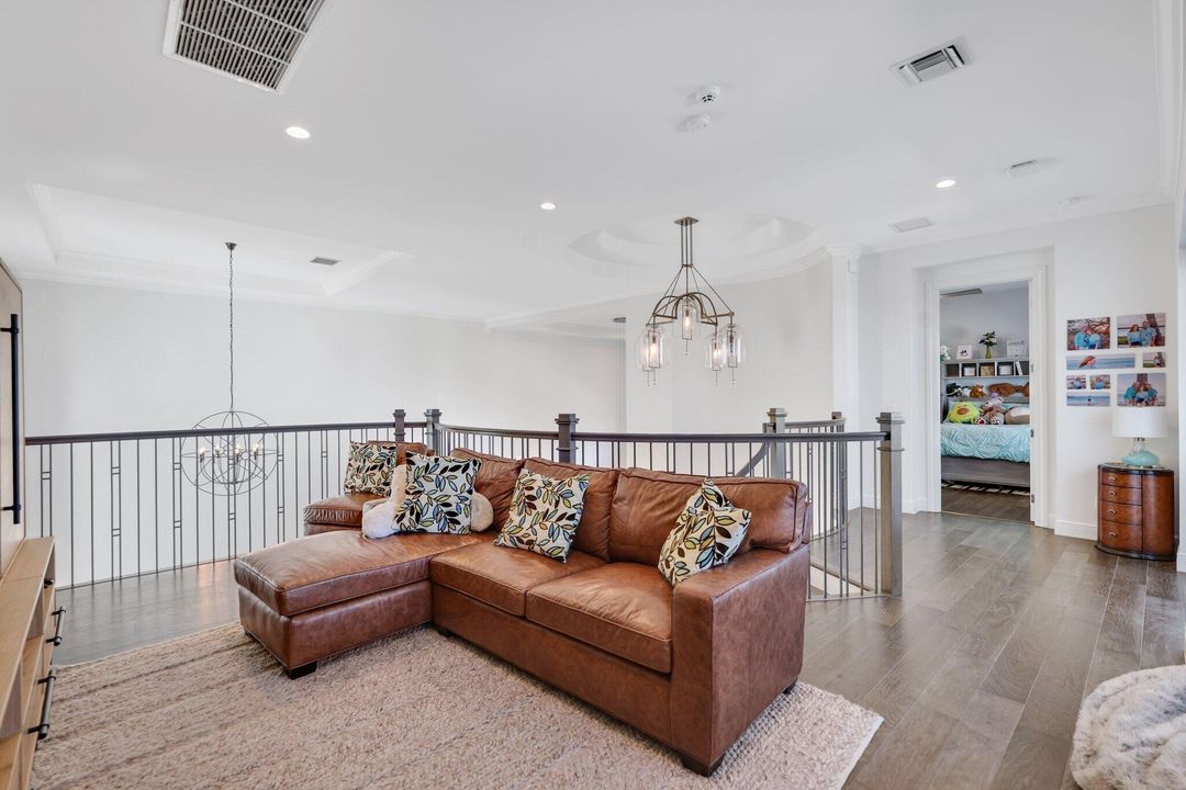 For Sale: $3,295,000 (5 beds, 5 baths, 4698 Square Feet)