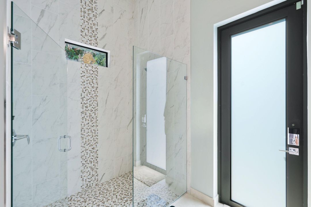 For Sale: $3,295,000 (5 beds, 5 baths, 4698 Square Feet)