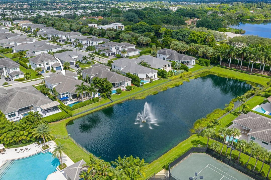 For Sale: $3,295,000 (5 beds, 5 baths, 4698 Square Feet)