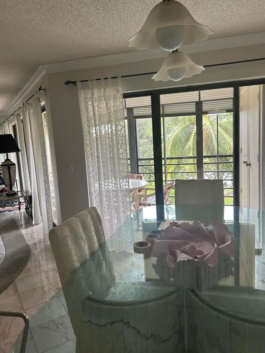 合同活跃: $269,000 (2 贝兹, 2 浴室, 1597 平方英尺)