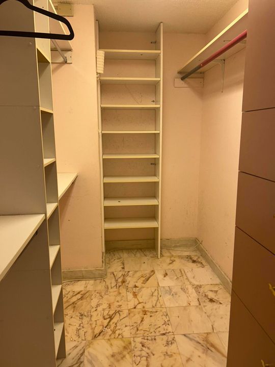 合同活跃: $269,000 (2 贝兹, 2 浴室, 1597 平方英尺)