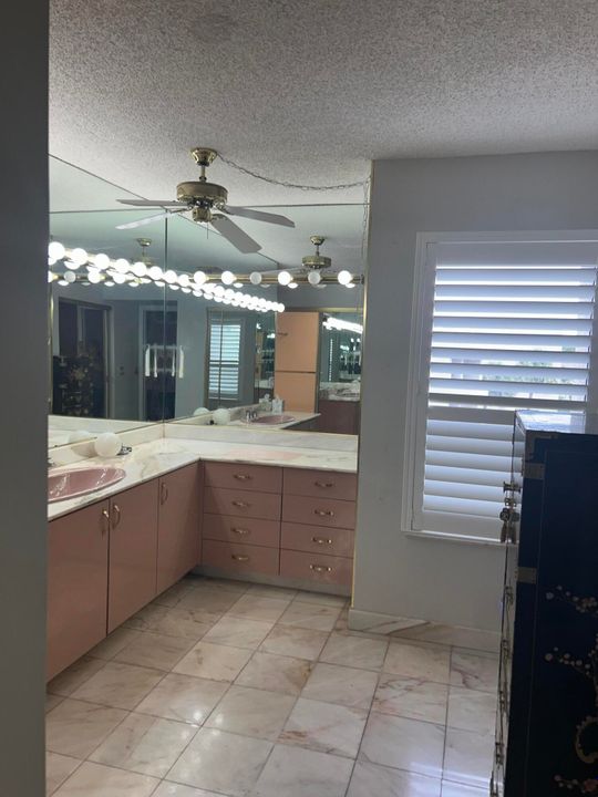 合同活跃: $269,000 (2 贝兹, 2 浴室, 1597 平方英尺)