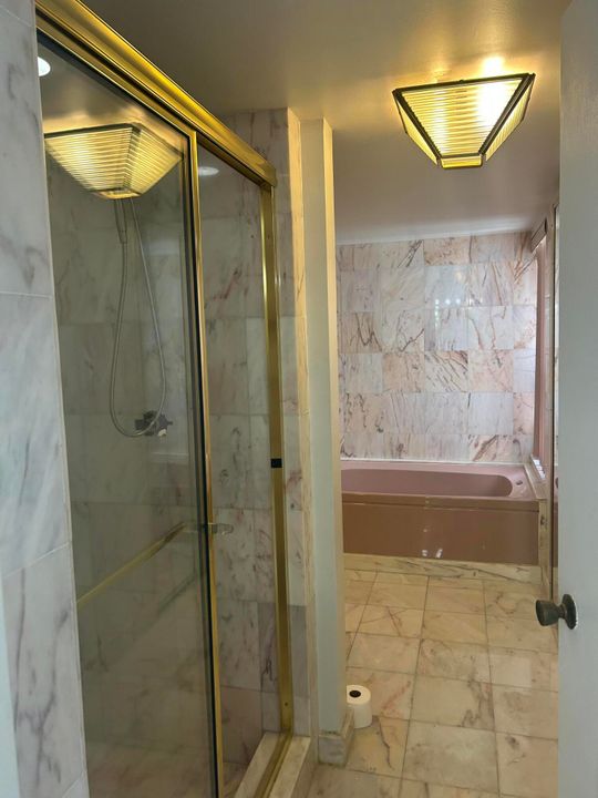 合同活跃: $269,000 (2 贝兹, 2 浴室, 1597 平方英尺)