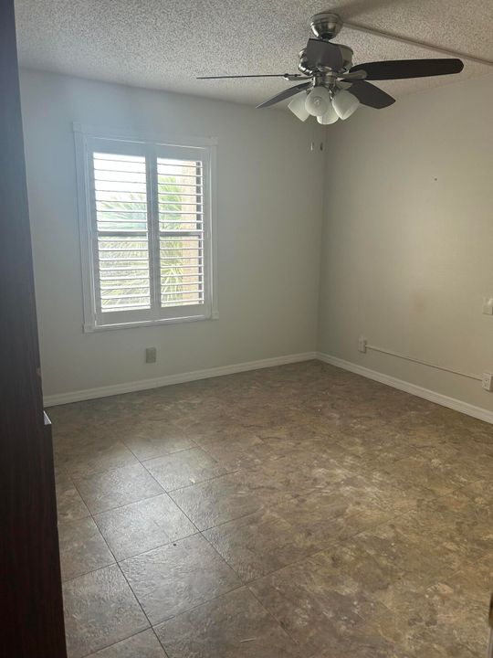 合同活跃: $269,000 (2 贝兹, 2 浴室, 1597 平方英尺)