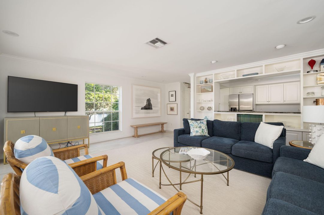 For Sale: $725,000 (3 beds, 3 baths, 1740 Square Feet)