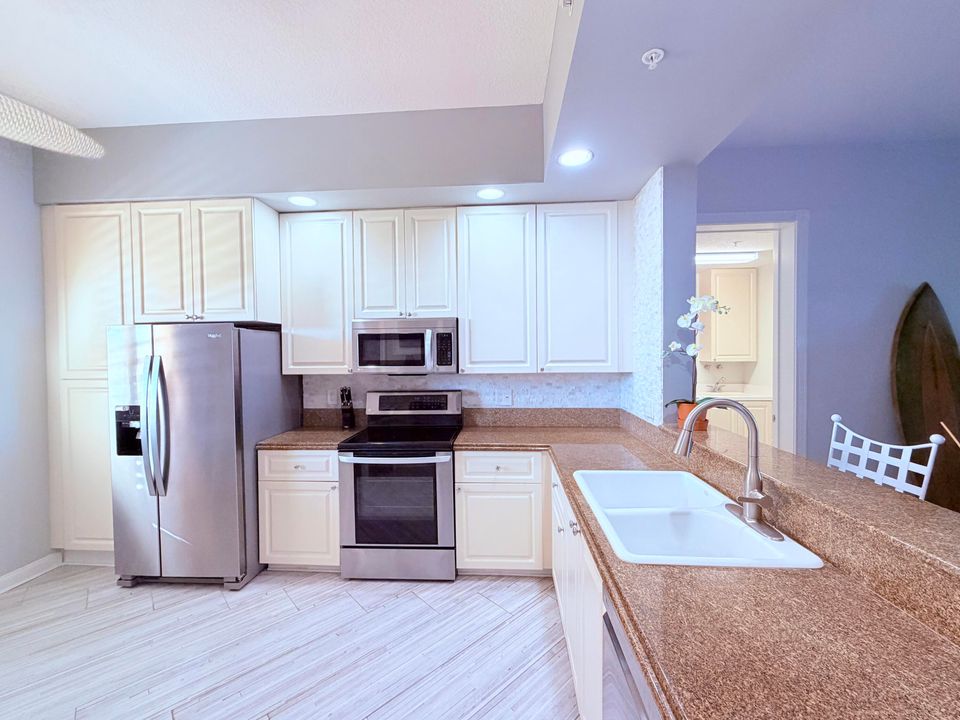 For Rent: $2,500 (2 beds, 2 baths, 1989 Square Feet)