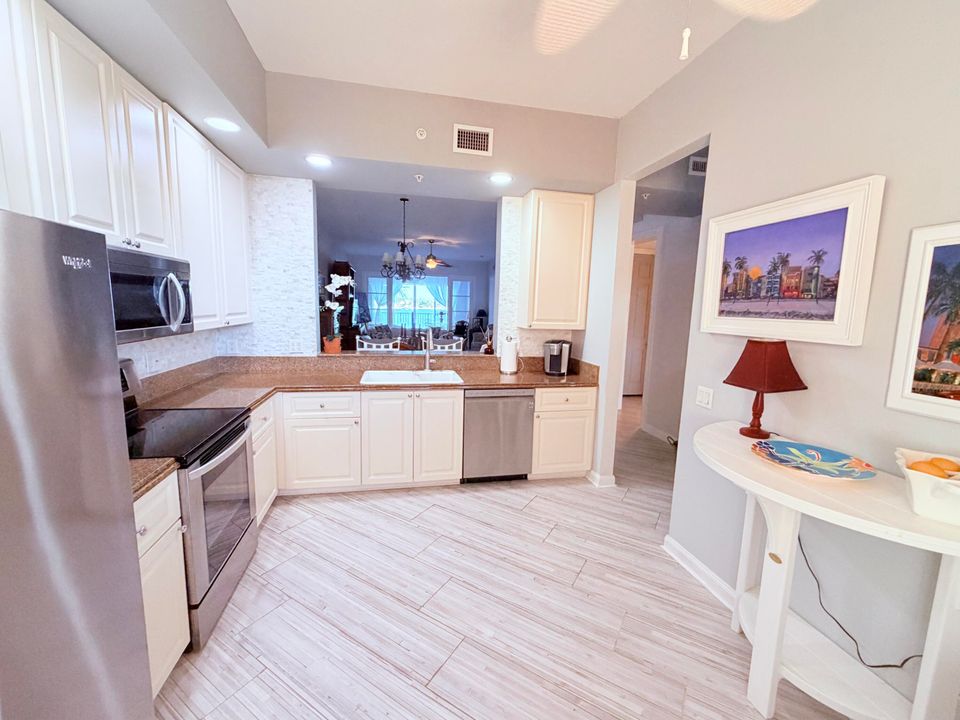 For Rent: $2,500 (2 beds, 2 baths, 1989 Square Feet)