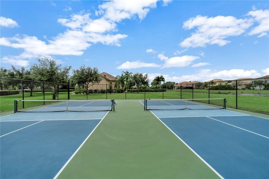 待售: $569,900 (3 贝兹, 3 浴室, 2649 平方英尺)