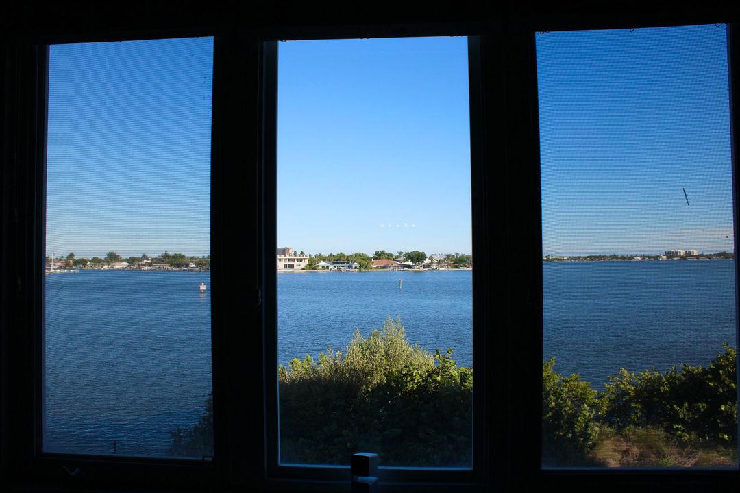 For Rent: $2,500 (2 beds, 2 baths, 1989 Square Feet)