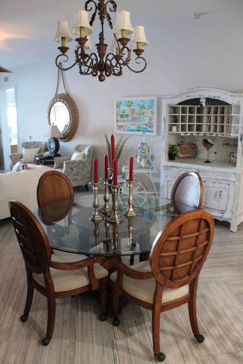 For Rent: $2,500 (2 beds, 2 baths, 1989 Square Feet)