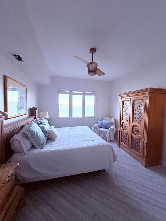 For Rent: $2,500 (2 beds, 2 baths, 1989 Square Feet)