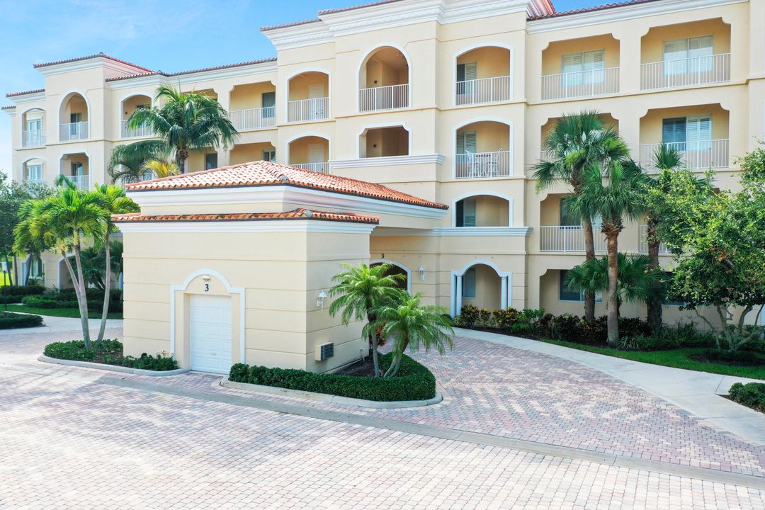 For Rent: $2,500 (2 beds, 2 baths, 1989 Square Feet)