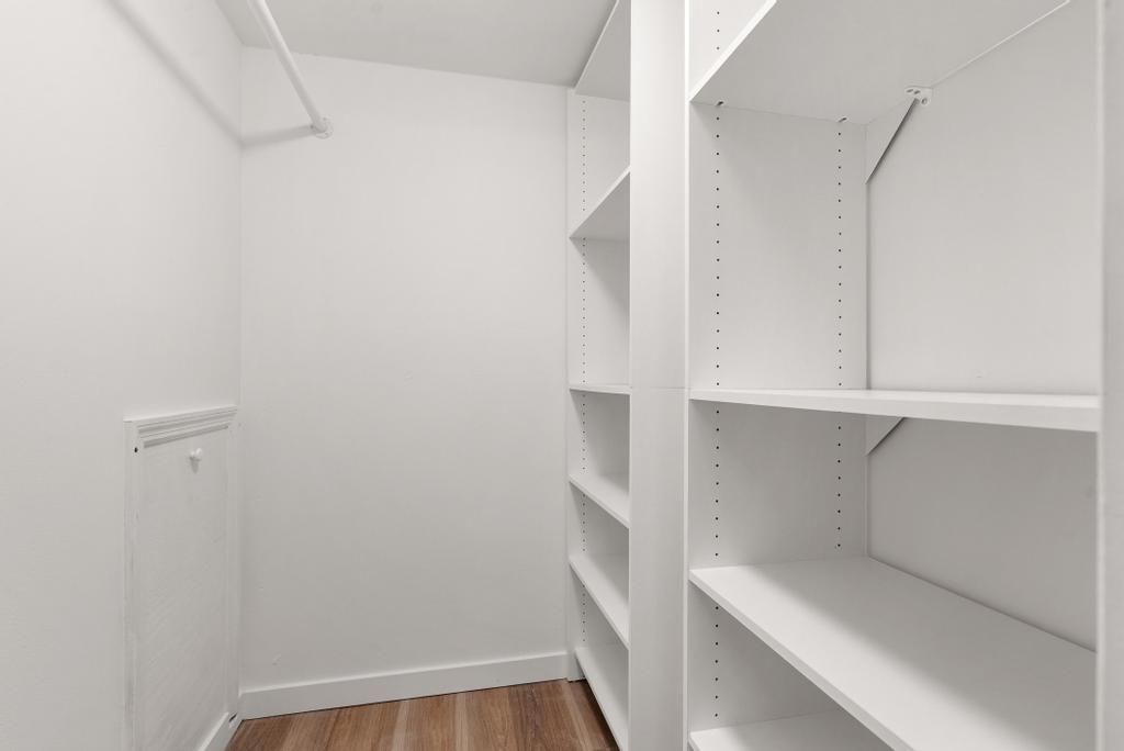 合同活跃: $1,750 (2 贝兹, 2 浴室, 913 平方英尺)