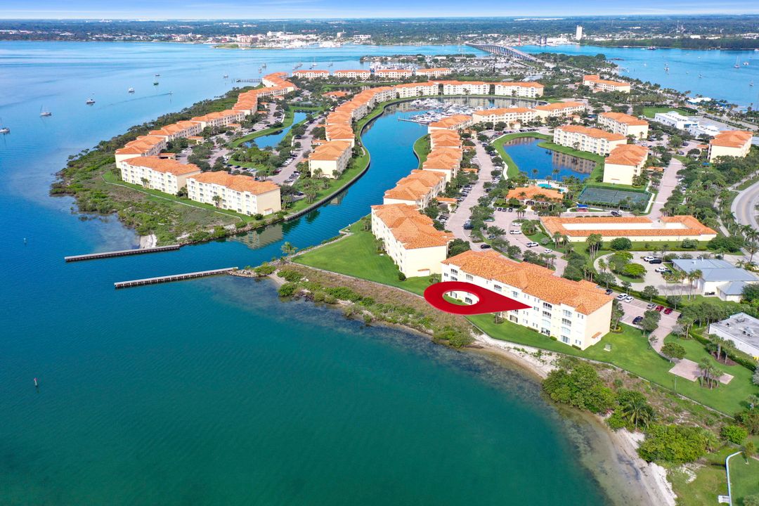 For Rent: $2,500 (2 beds, 2 baths, 1989 Square Feet)