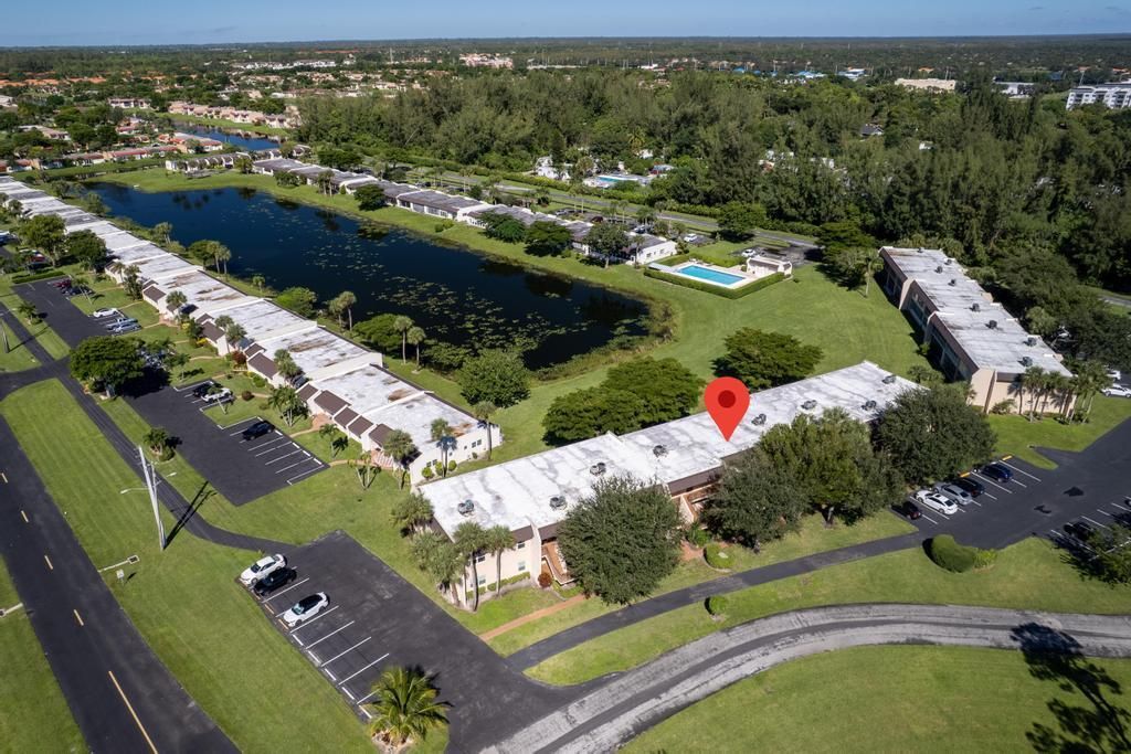 合同活跃: $1,750 (2 贝兹, 2 浴室, 913 平方英尺)