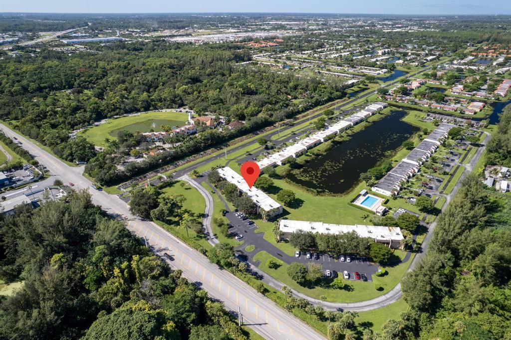 合同活跃: $1,750 (2 贝兹, 2 浴室, 913 平方英尺)