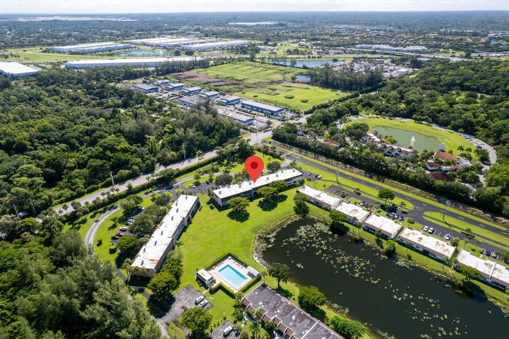 合同活跃: $1,750 (2 贝兹, 2 浴室, 913 平方英尺)