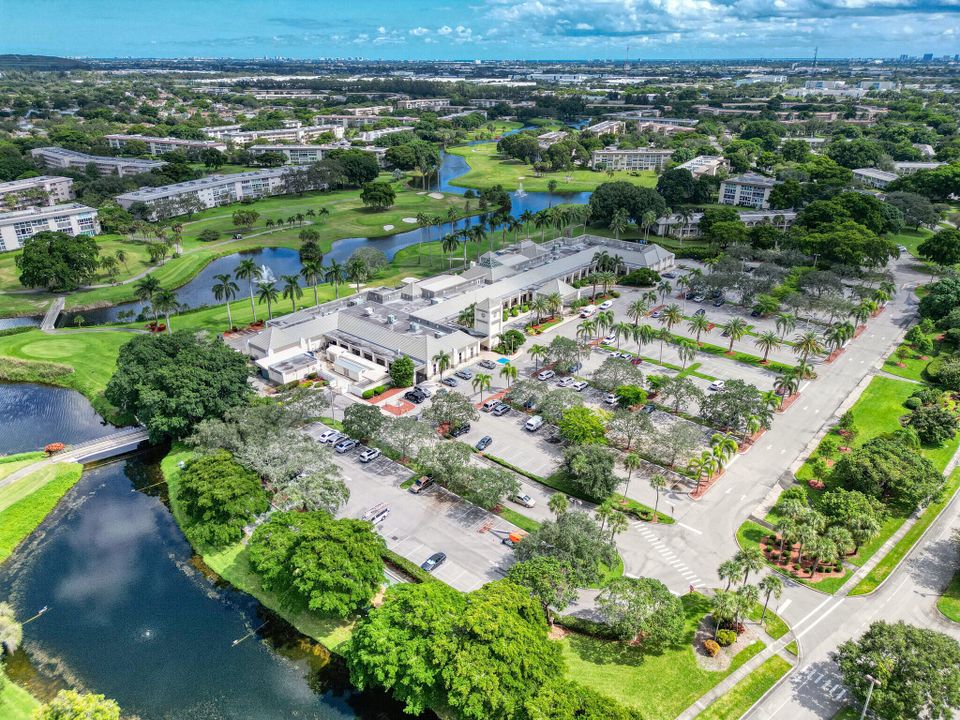 Под контрактом: $115,000 (1 спален, 1 ванн, 798 Квадратных фут)