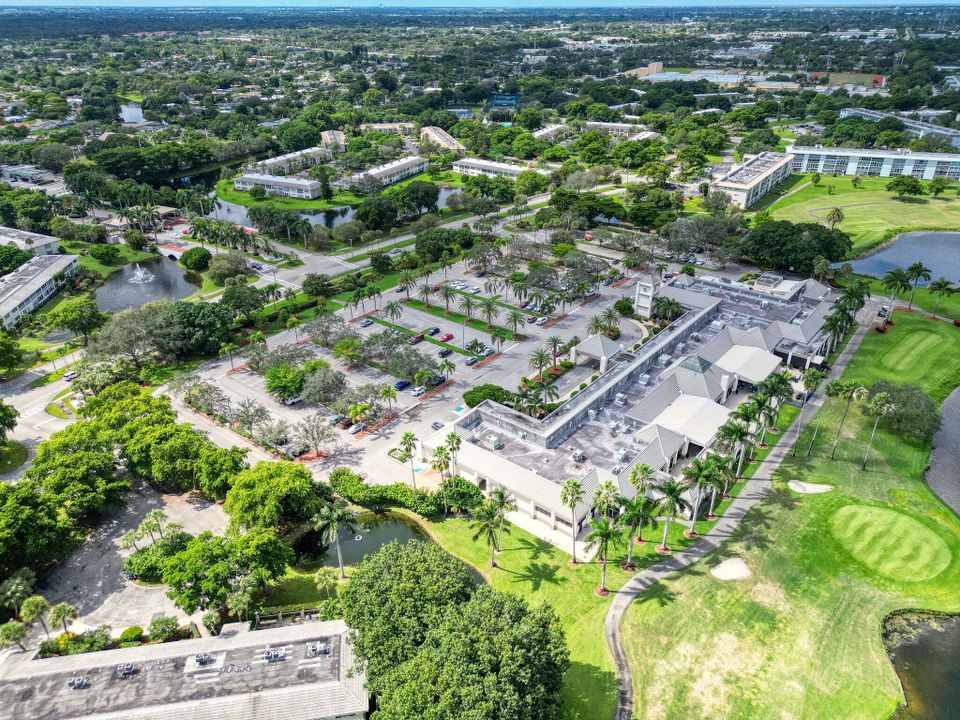 Под контрактом: $115,000 (1 спален, 1 ванн, 798 Квадратных фут)