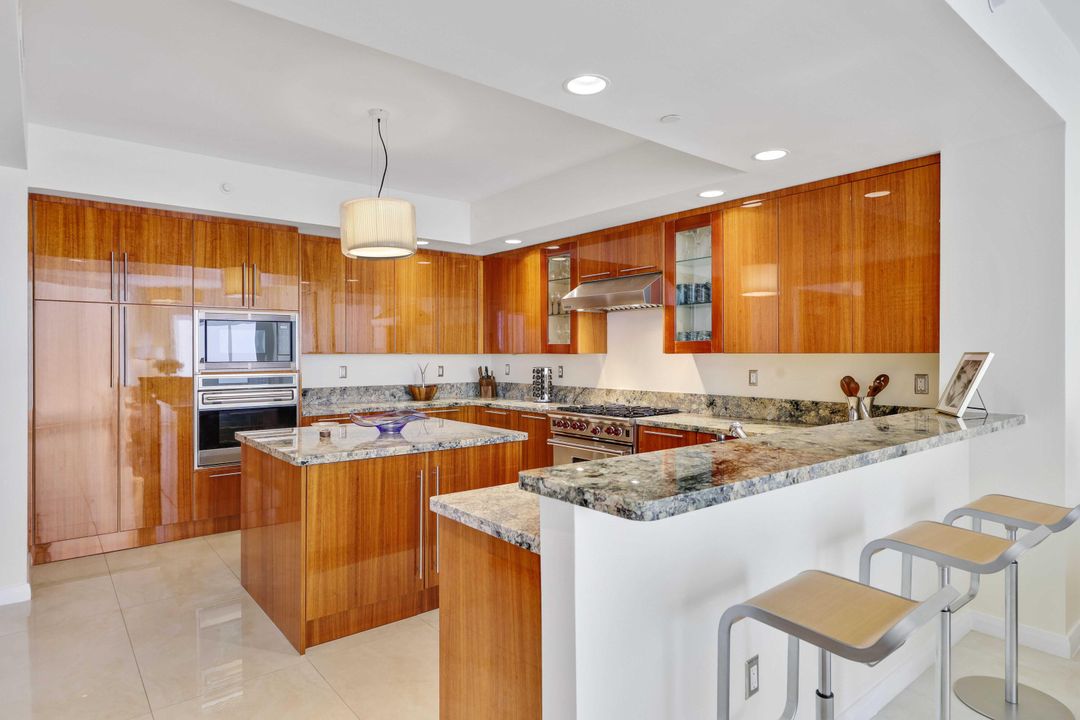 En Venta: $3,995,000 (3 camas, 3 baños, 3605 Pies cuadrados)