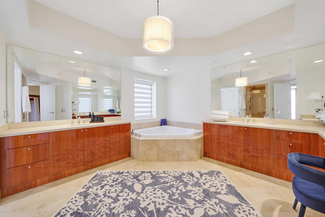 En Venta: $3,995,000 (3 camas, 3 baños, 3605 Pies cuadrados)