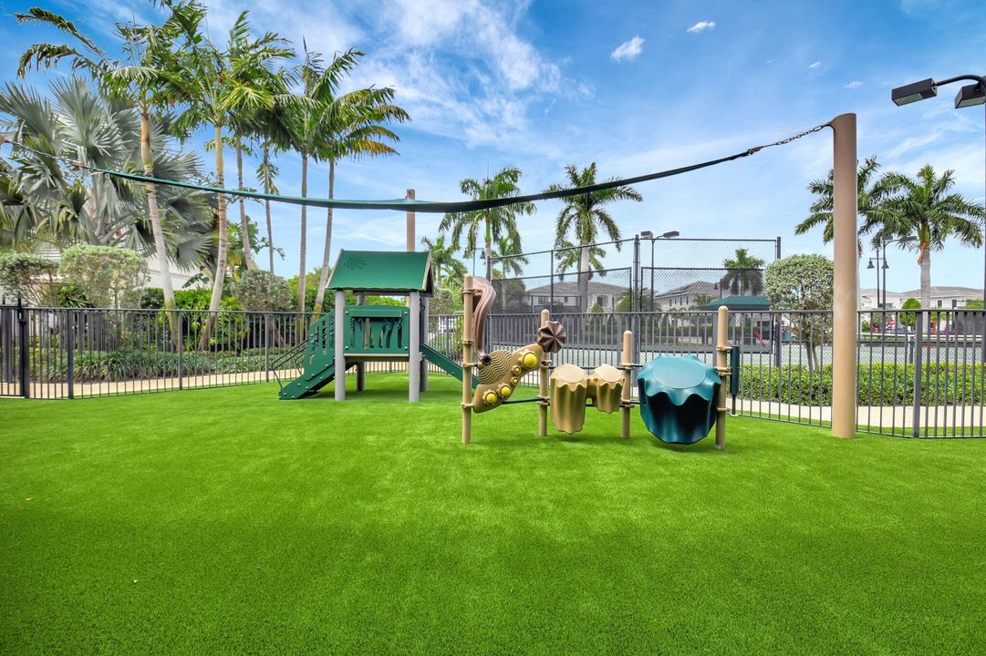 For Sale: $3,295,000 (5 beds, 5 baths, 4698 Square Feet)