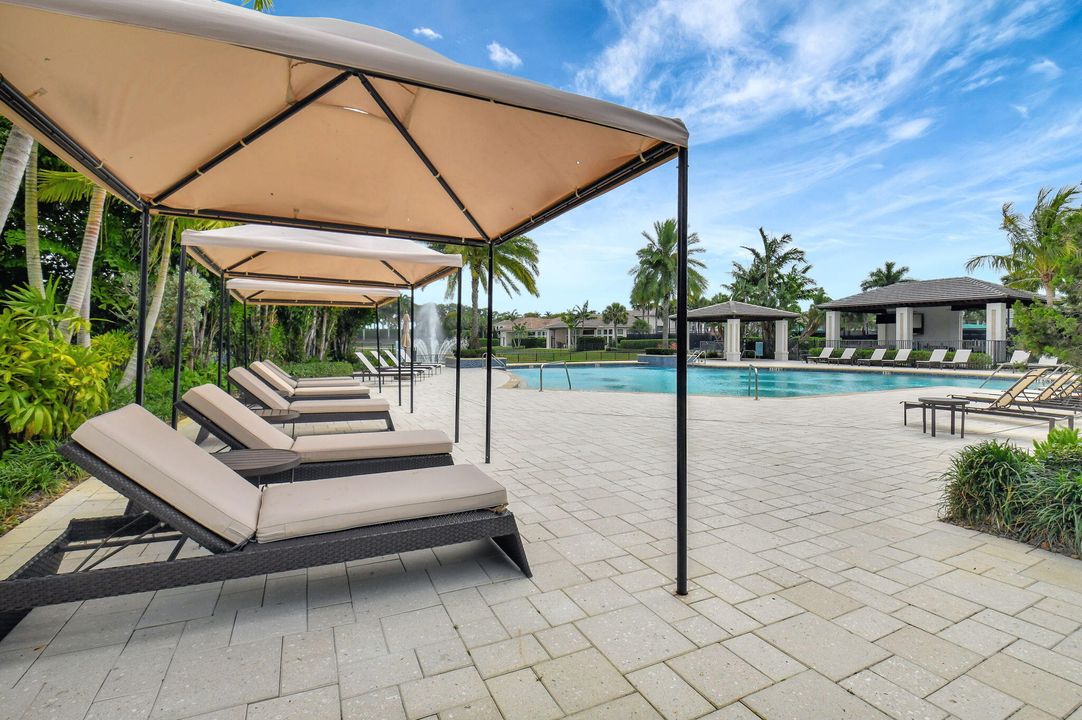 For Sale: $3,295,000 (5 beds, 5 baths, 4698 Square Feet)