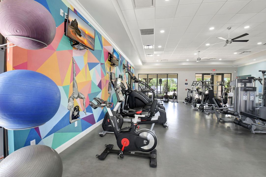 For Sale: $3,295,000 (5 beds, 5 baths, 4698 Square Feet)