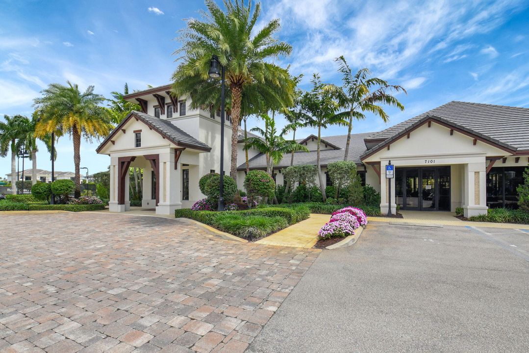 For Sale: $3,295,000 (5 beds, 5 baths, 4698 Square Feet)