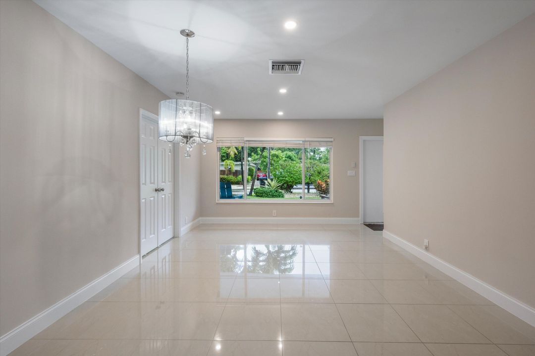 出租: $3,975 (4 贝兹, 3 浴室, 1981 平方英尺)