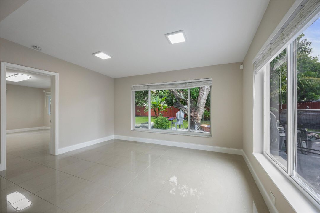 出租: $3,975 (4 贝兹, 3 浴室, 1981 平方英尺)