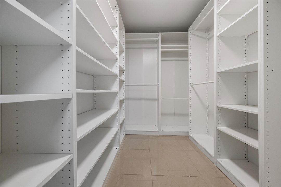 出租: $3,975 (4 贝兹, 3 浴室, 1981 平方英尺)